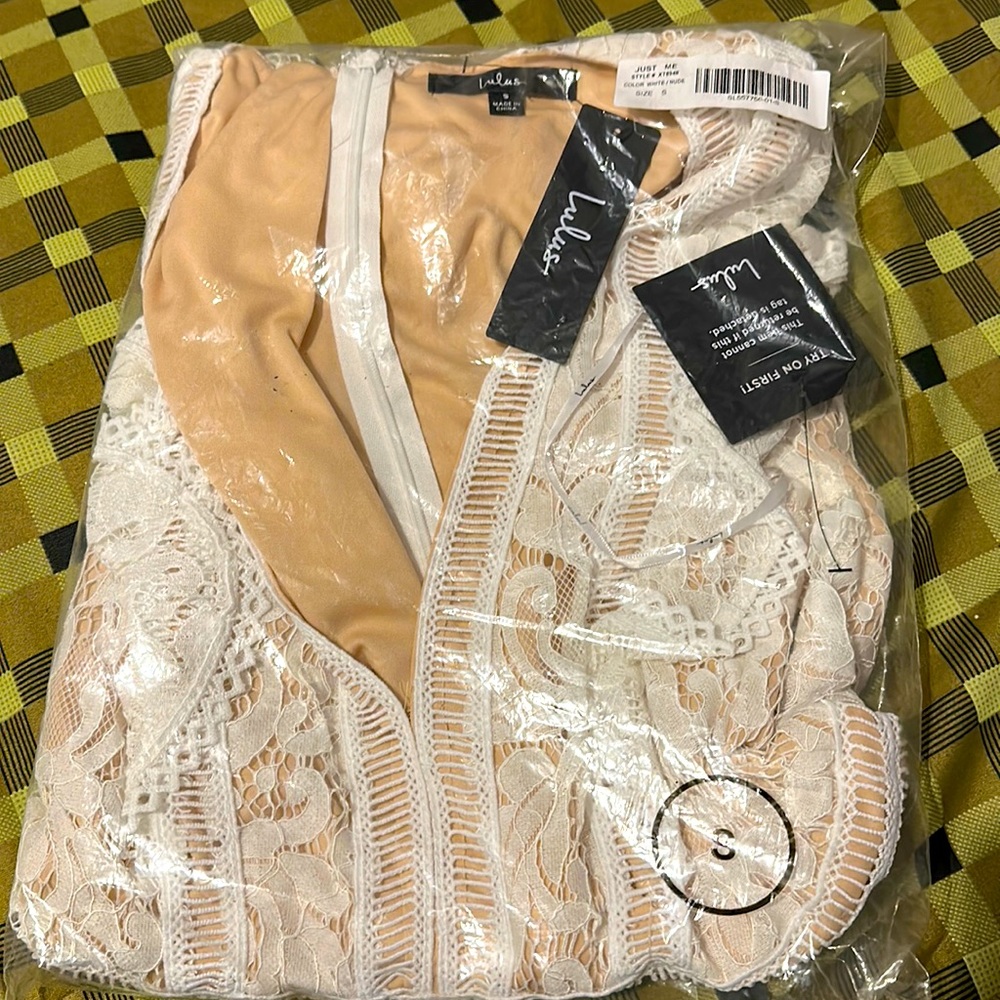 This is brand new dress. Bought for event never used it